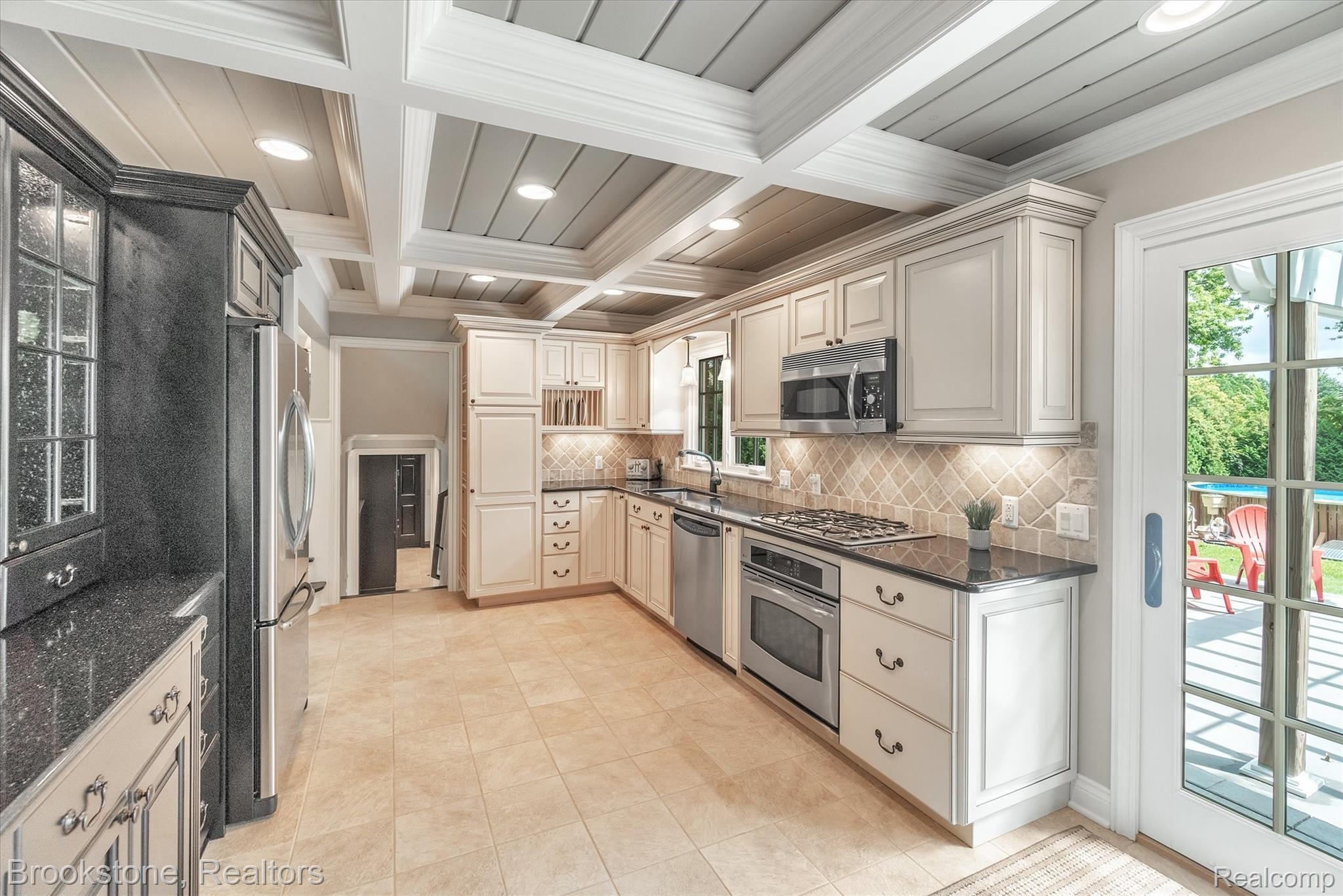 2515 Hickory Lawn Road Rochester, MI 48307 - Photo 6 of 35 15-2515-Hickory-Lawn-Rd-Rochester-Hills-MI-48307-WindowStill-Real-Estate-Photography-15.jpg