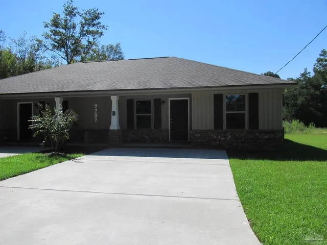 a front view of house with yard