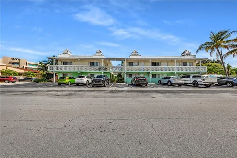 $220,000 | 2124 Northeast 5th Avenue, Unit 212, Wilton Manors, FL 33305