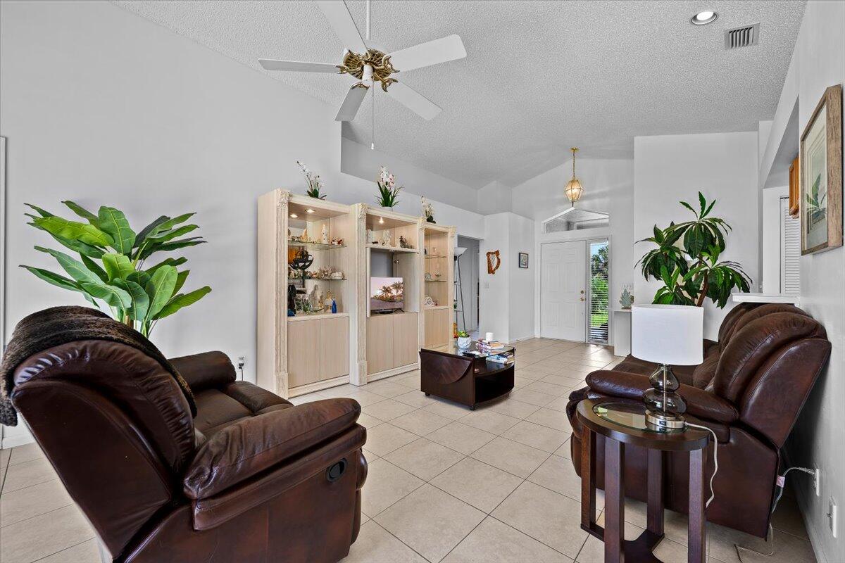 6397 Garrett Street Jupiter, FL 33458 - Photo 7 of 36 08-LUX_0890.jpg1