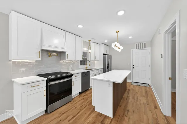 $599,500 | 3411 South Lituanica Avenue, Chicago, IL 60608