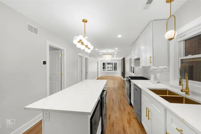 $599,500 | 3411 South Lituanica Avenue, Chicago, IL 60608