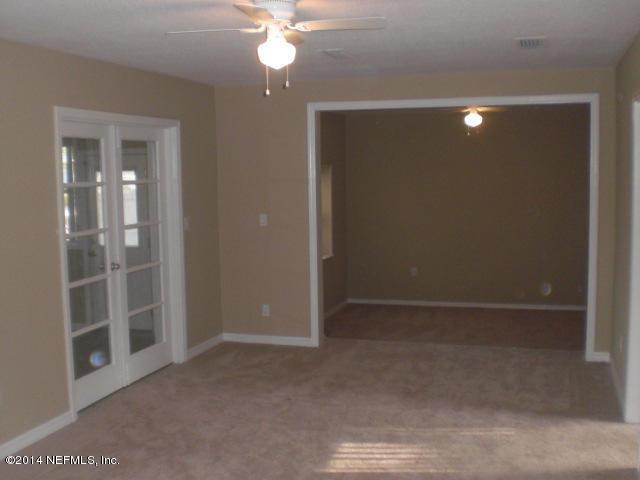 1285 Ovington Road South Jacksonville, FL 32216 - Photo 4 of 19 Living room