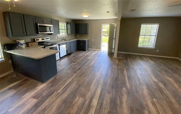$1,550 | 1502 Daffan Avenue, Ennis, TX 75119