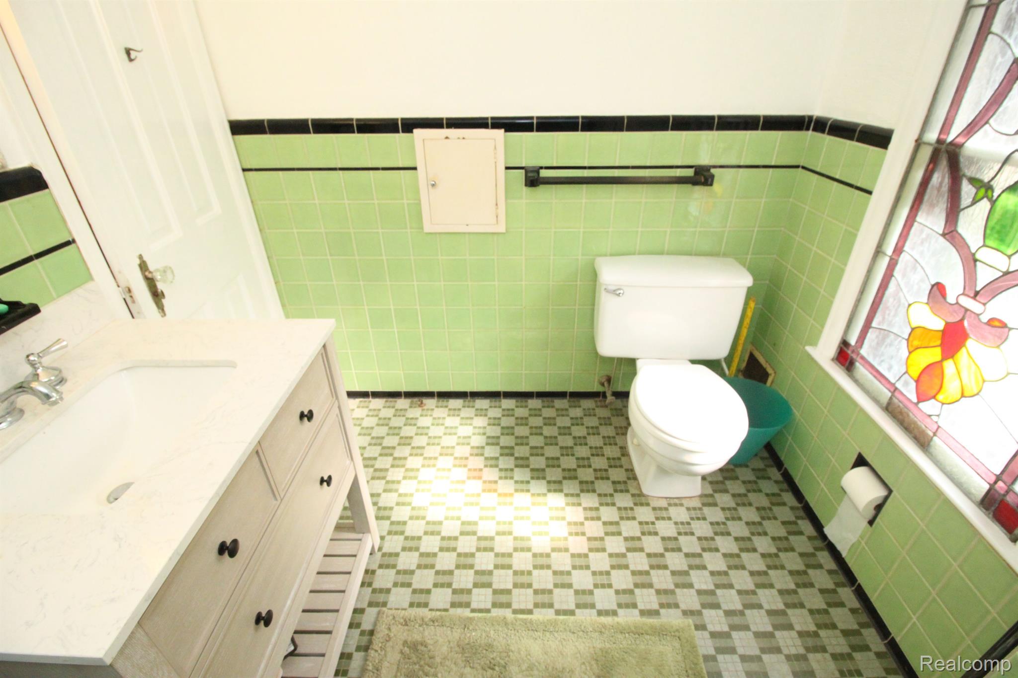 1747 Severn Road Grosse Pointe, MI 48236 - Photo 37 of 55 Gallery Image 37