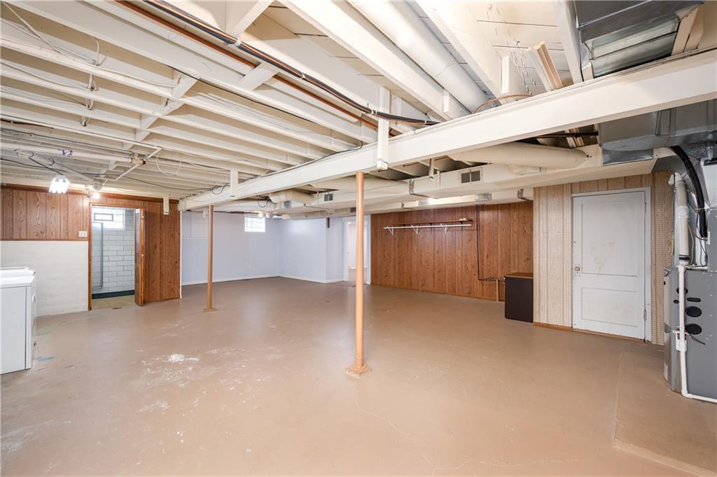 686 Christy Road Hermitage, PA 16148 - Photo 27 of 36 a view of a garage