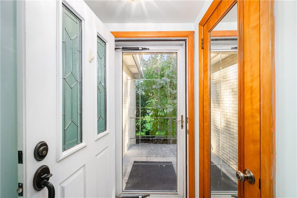 686 Christy Road Hermitage, PA 16148 - Photo 4 of 36 a view of entry way