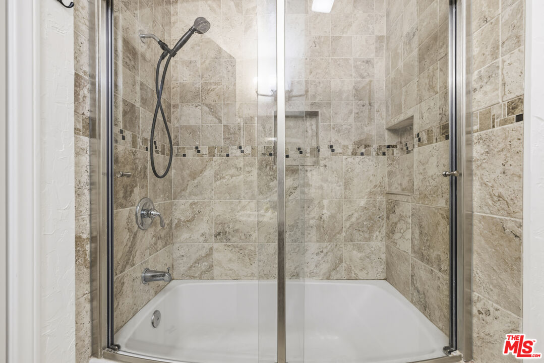 32610 Ridge Top Lane Castaic, CA 91384 - Photo 19 of 49 a bathroom with a bathtub