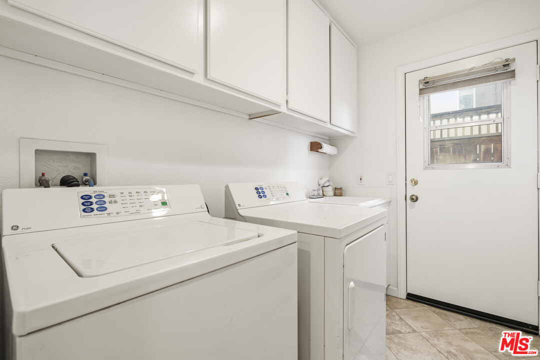 32610 Ridge Top Lane Castaic, CA 91384 - Photo 21 of 49 a utility room with dryer and washer