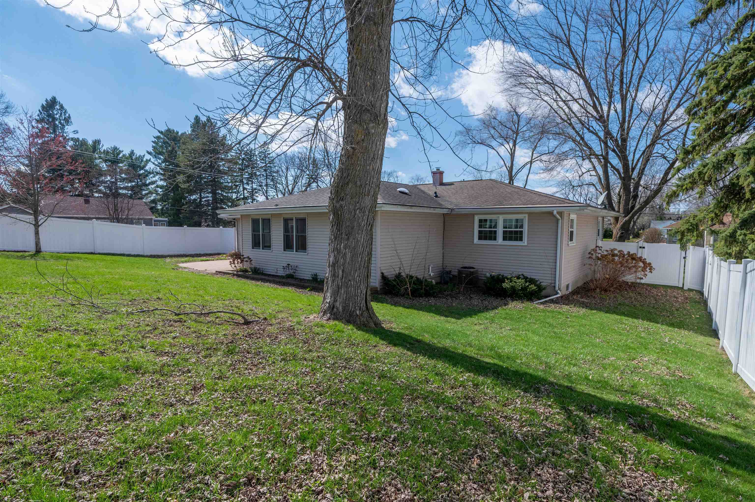 1018 Tee Street Dixon, IL 61021 - Photo 11 of 30 Gallery Image 11