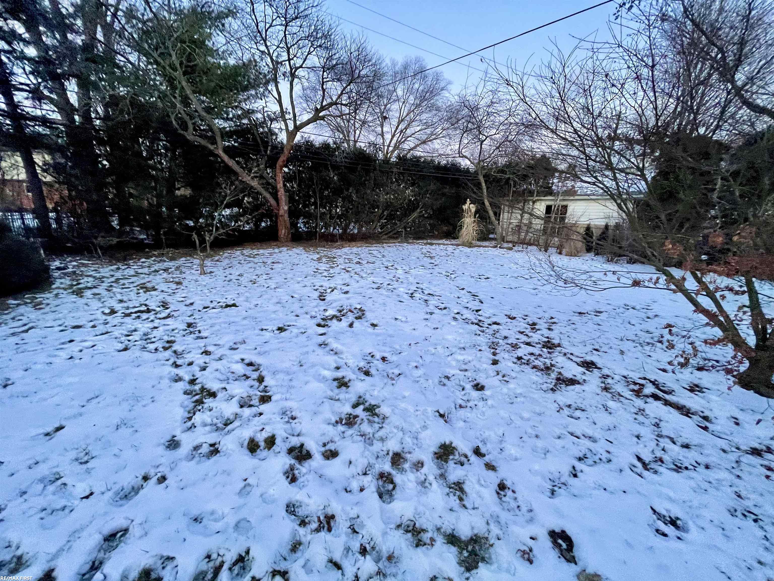 1178 Hampton Road Grosse Pointe, MI 48236 - Photo 7 of 50 Fenced yard view 2