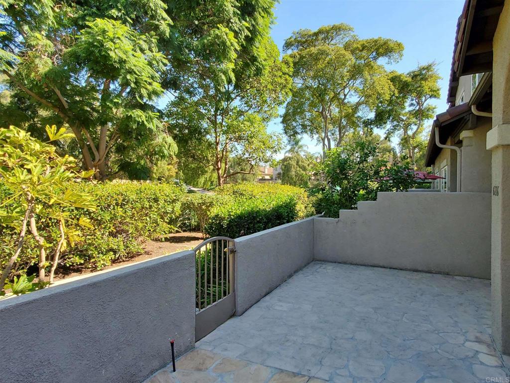 6116 Citracado Circle Carlsbad, CA 92009 - Photo 6 of 32 a view of a wooden fence and floor
