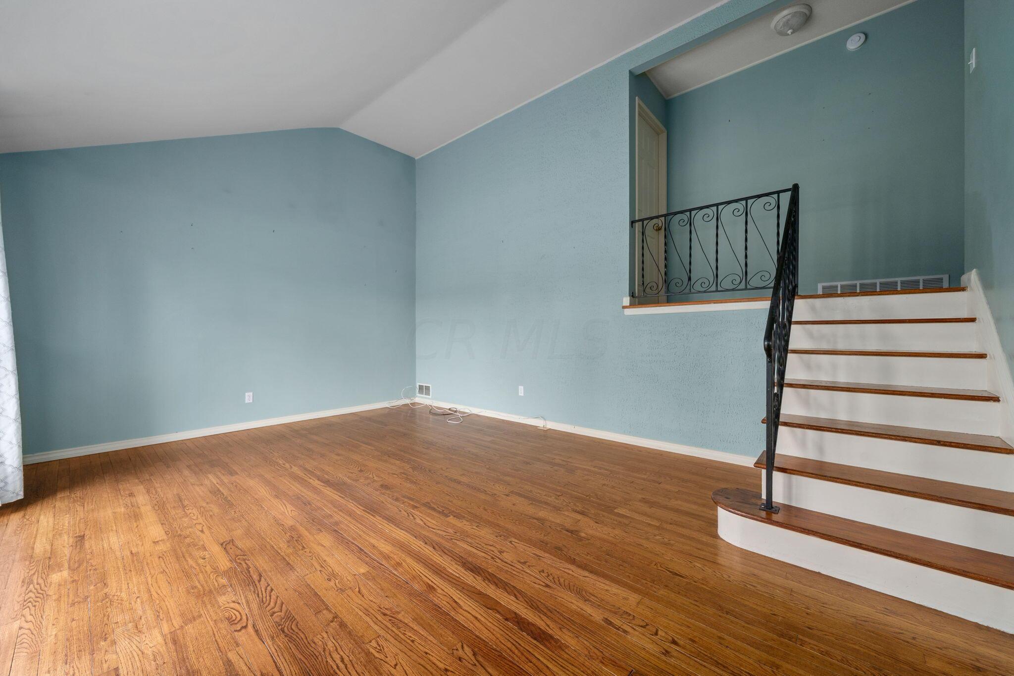 4901 Justin Road Columbus, OH 43227 - Photo 2 of 30 Living Room