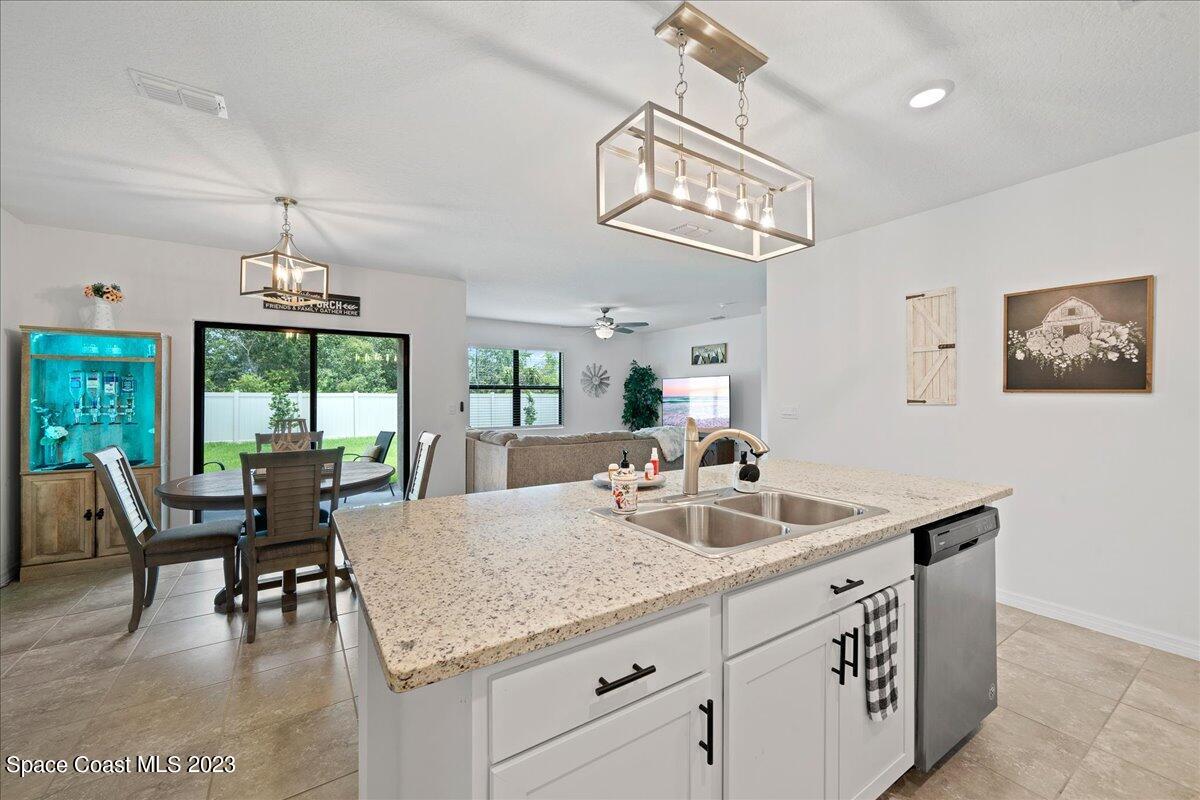 2103 Capital Drive Palm Bay, FL 32909 - Photo 14 of 84 Granite countertops
