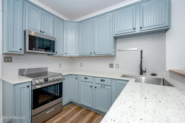 $1,800 | 922 Porter Avenue, Unit 216, Ocean Springs, MS 39564