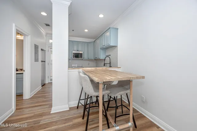 $1,800 | 922 Porter Avenue, Unit 216, Ocean Springs, MS 39564