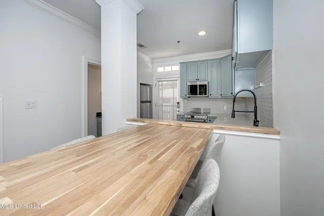 $1,800 | 922 Porter Avenue, Unit 216, Ocean Springs, MS 39564