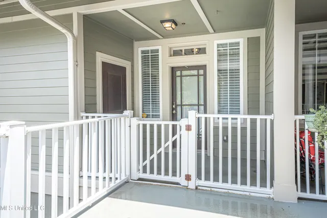 $1,800 | 922 Porter Avenue, Unit 216, Ocean Springs, MS 39564