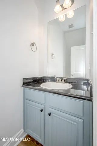 $1,800 | 922 Porter Avenue, Unit 216, Ocean Springs, MS 39564