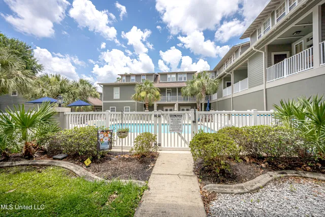 $1,800 | 922 Porter Avenue, Unit 216, Ocean Springs, MS 39564
