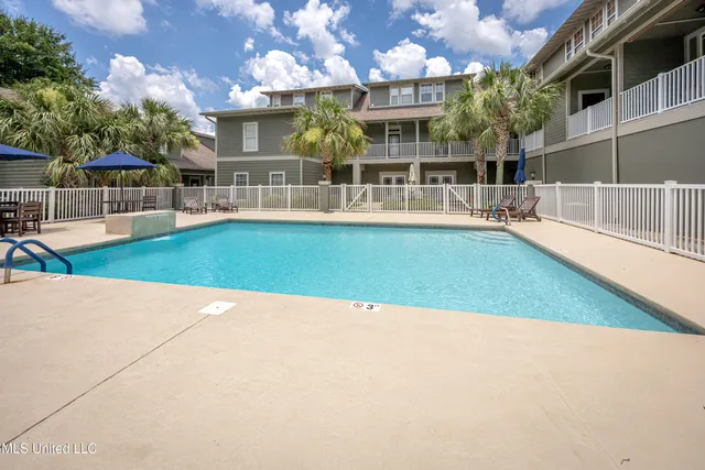$1,800 | 922 Porter Avenue, Unit 216, Ocean Springs, MS 39564