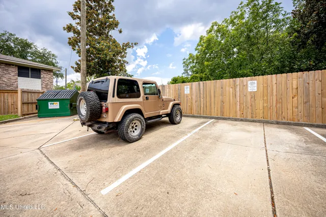 $1,800 | 922 Porter Avenue, Unit 216, Ocean Springs, MS 39564