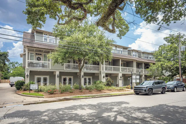 $1,800 | 922 Porter Avenue, Unit 216, Ocean Springs, MS 39564