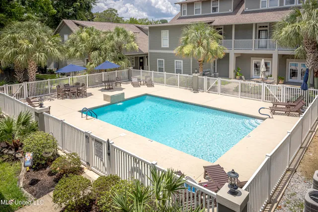 $1,800 | 922 Porter Avenue, Unit 216, Ocean Springs, MS 39564