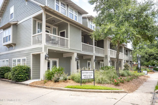 $1,800 | 922 Porter Avenue, Unit 216, Ocean Springs, MS 39564
