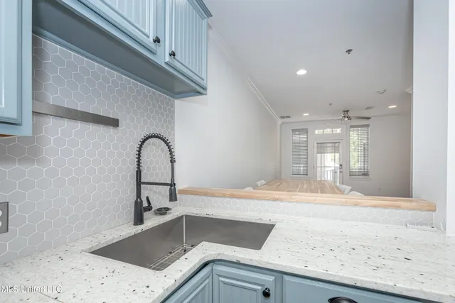 $1,800 | 922 Porter Avenue, Unit 216, Ocean Springs, MS 39564