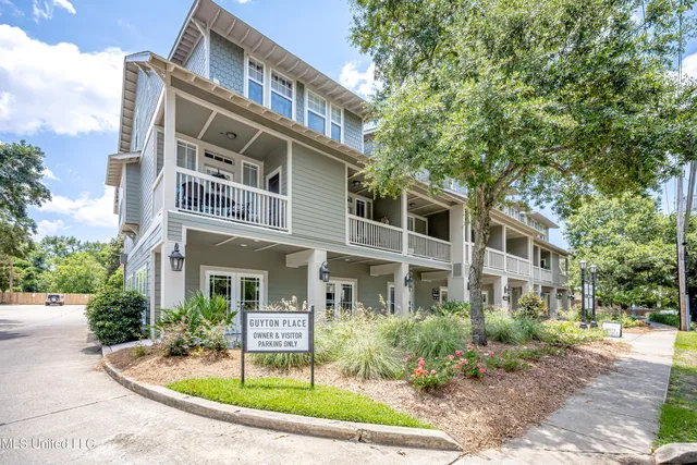 $1,800 | 922 Porter Avenue, Unit 216, Ocean Springs, MS 39564
