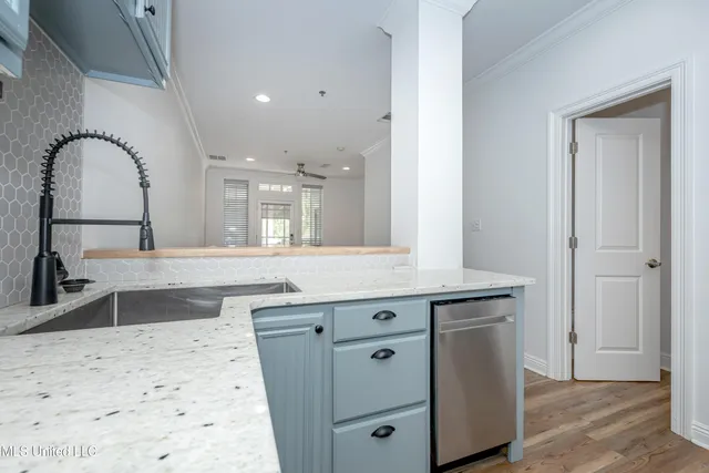 $1,800 | 922 Porter Avenue, Unit 216, Ocean Springs, MS 39564