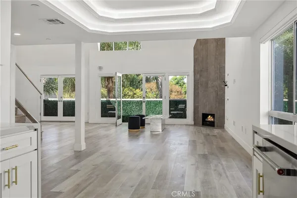 $5,200 | 4235 Mary Ellen Avenue, Unit 305, Studio City, CA 91604