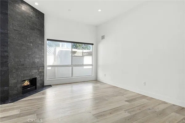 $5,200 | 4235 Mary Ellen Avenue, Unit 305, Studio City, CA 91604