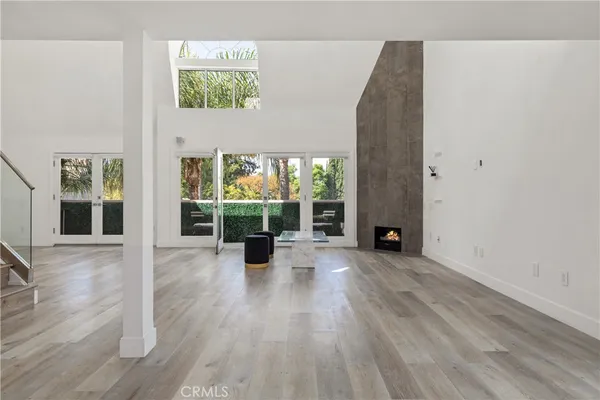 $5,200 | 4235 Mary Ellen Avenue, Unit 305, Studio City, CA 91604