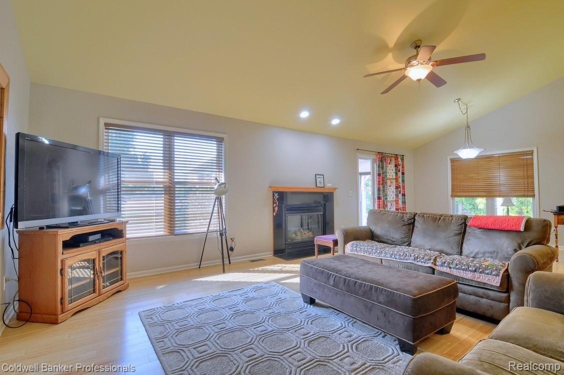 46901 Bemis Road Belleville, MI 48111 - Photo 8 of 40 8-Great Room 2nd View.jpg