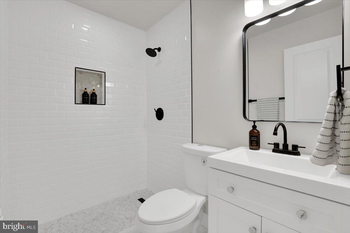 14624 Danville Road Woodbridge, VA 22193 - Photo 27 of 32 a bathroom with a toilet sink vanity shower and mirror