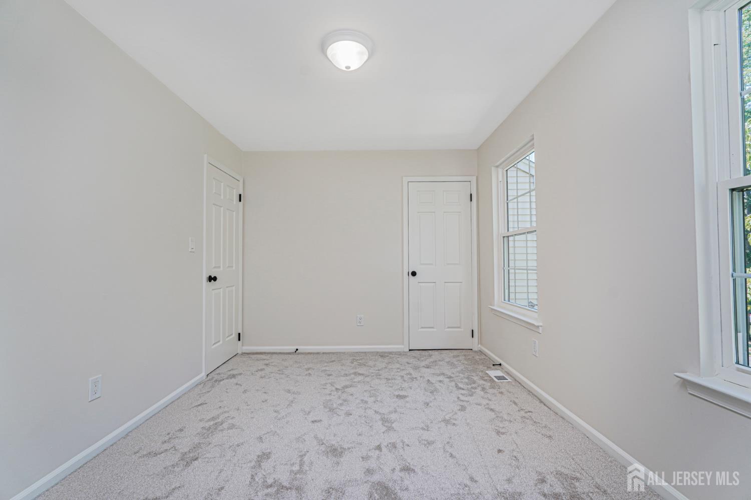 703 Timber Oaks Road Edison, NJ 08820 - Photo 16 of 25