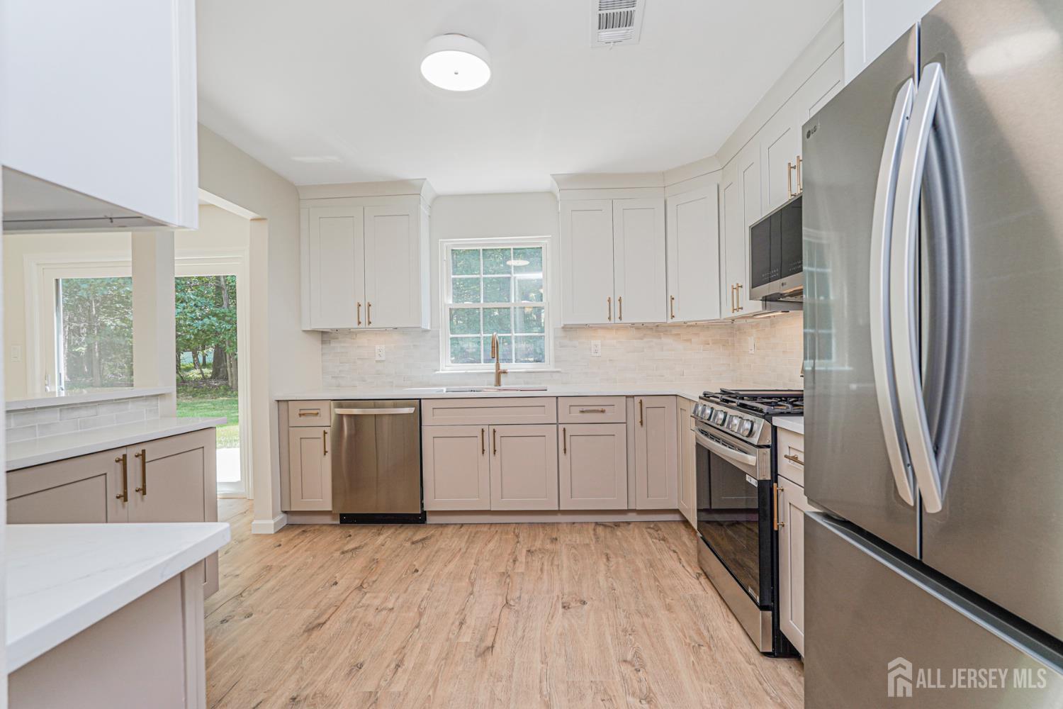703 Timber Oaks Road Edison, NJ 08820 - Photo 3 of 25
