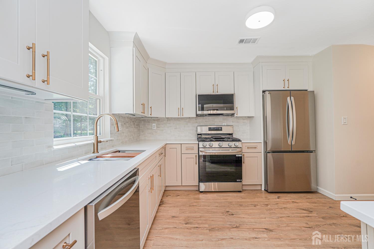 703 Timber Oaks Road Edison, NJ 08820 - Photo 9 of 25