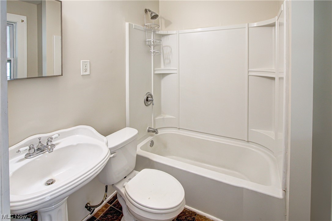 975 Pembrook Road Cleveland, OH 44121 - Photo 26 of 35