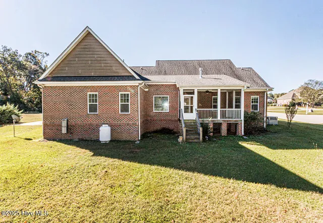 $425,000 | 1876 Kingfisher Court, Nashville, NC 27856