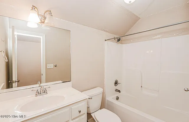 $425,000 | 1876 Kingfisher Court, Nashville, NC 27856