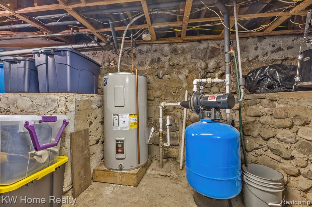 4215 Newton Road Walled Lake, MI 48390 - Photo 27 of 29 Gallery Image 27