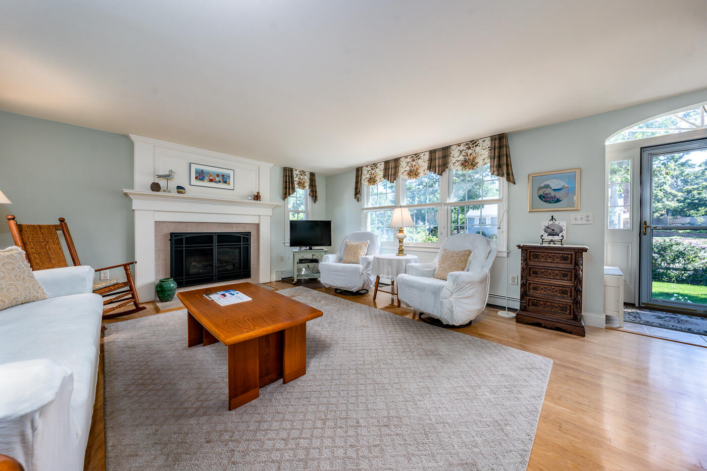 21 Eileen Road Chatham, MA 02633 - Photo 4 of 39 Living Room