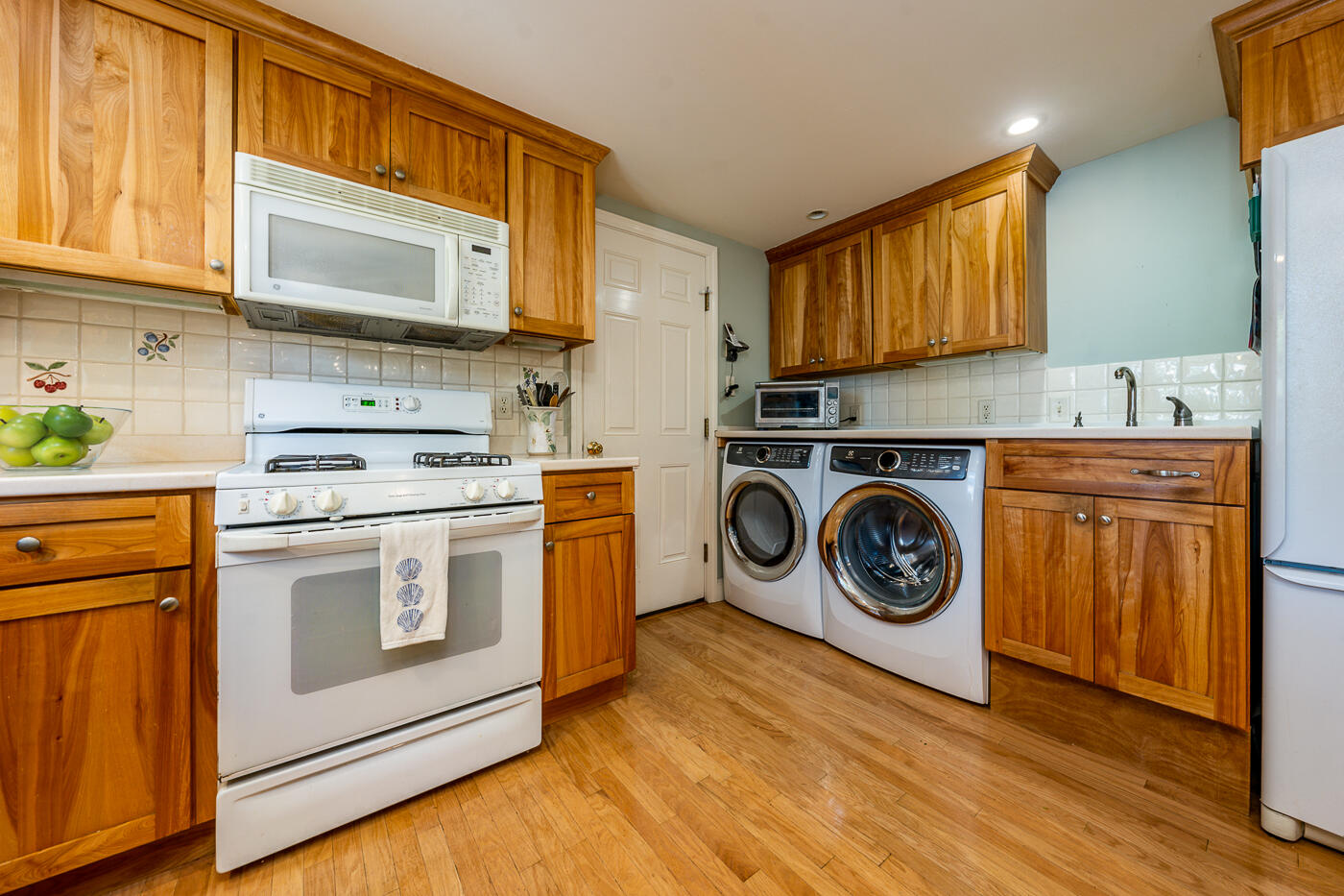 21 Eileen Road Chatham, MA 02633 - Photo 8 of 39 Kitchen