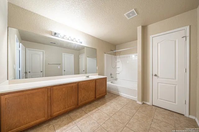 $1,800 | 5706 Sendero Springs, San Antonio, TX 78251