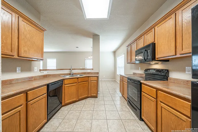 $1,800 | 5706 Sendero Springs, San Antonio, TX 78251