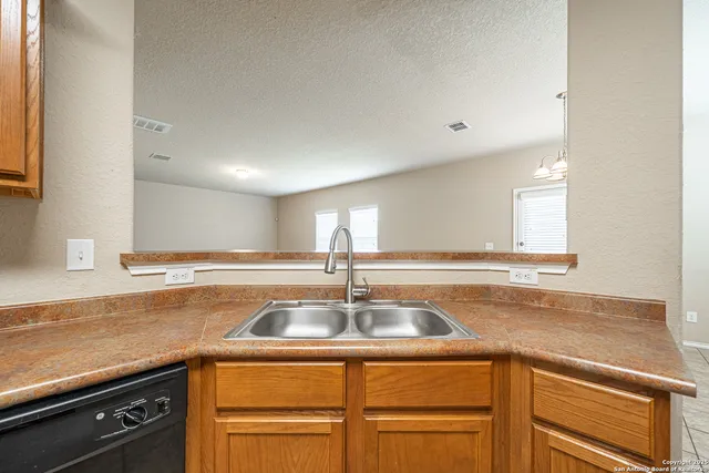 $1,800 | 5706 Sendero Springs, San Antonio, TX 78251