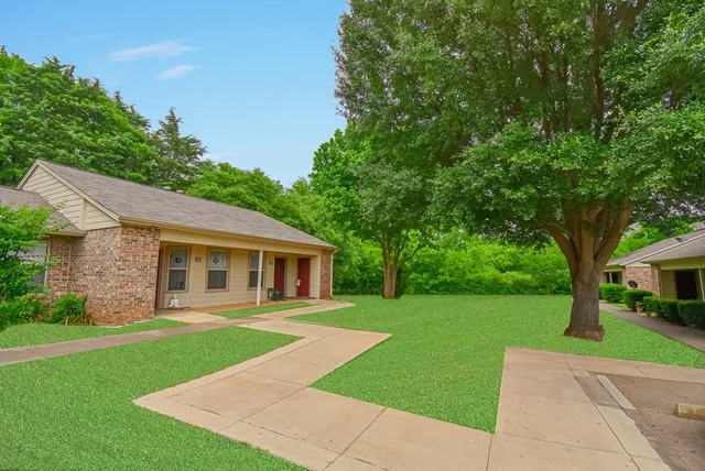 a view of house with a yard